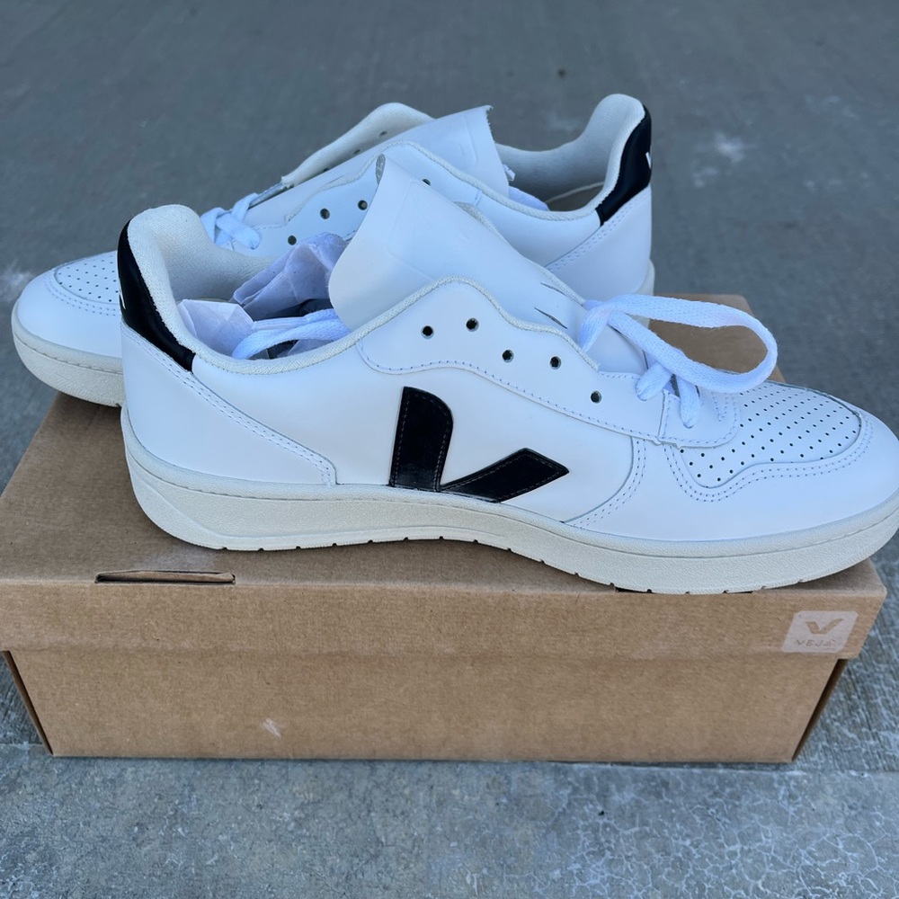 V-10 Leather Extra White Black Veja Sneakers size 42
